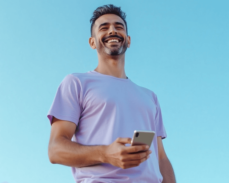 Woman holding her Klivvr card